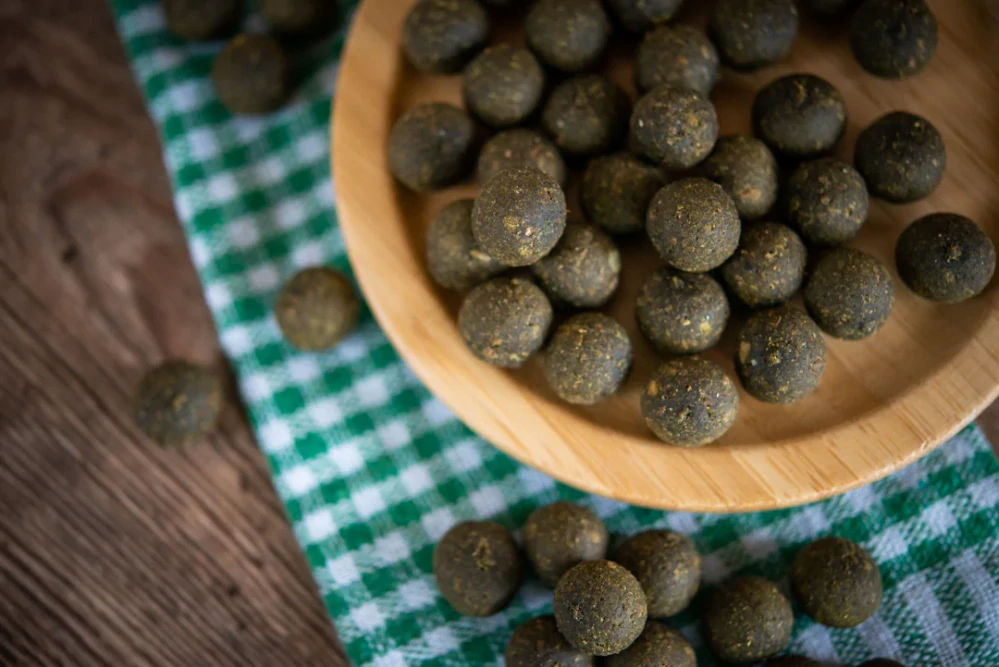 Dingo Masové kuličky — rybí maso s bylinkami – 150 g