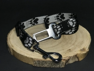 Bezpečnostní pás do auta pro velké psy, 65 cm × 25 mm – hnědá s tlapkami